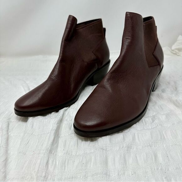 NWOT Cole Haan Gia Booties- Size 9.5 - Picture 1 of 13